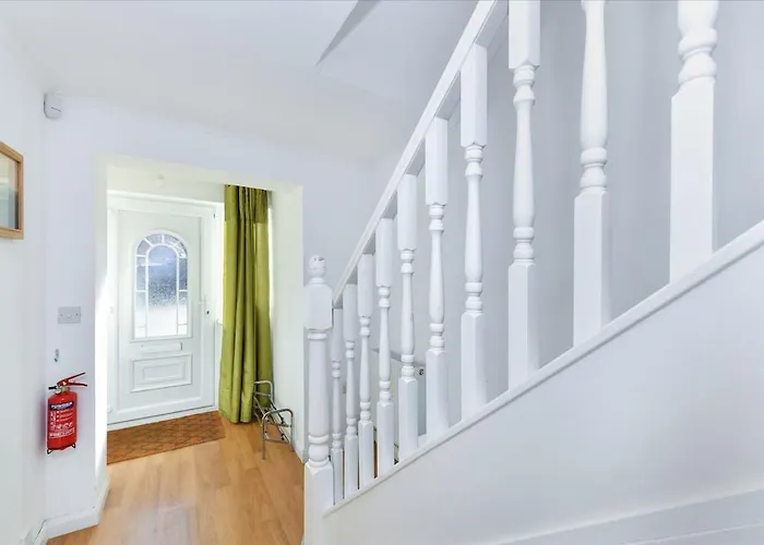 Morgan House- 4 Bed House, Near Nottingham Trent Uni